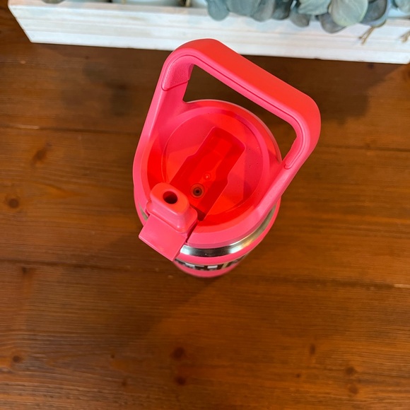 NWT YETI Rambler 26oz Bottle in Tropical Pink - Picture 6 of 7